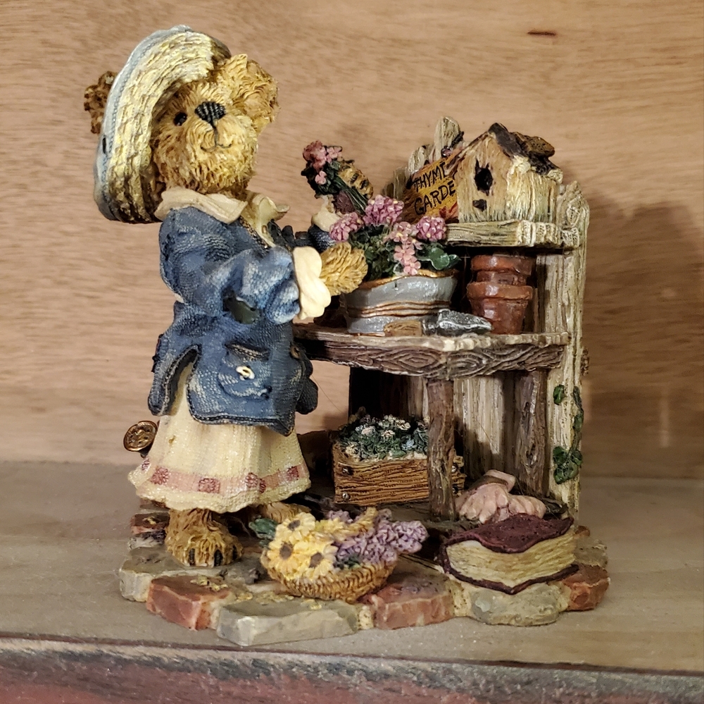 Boyd's The Bearstone Collection Resin